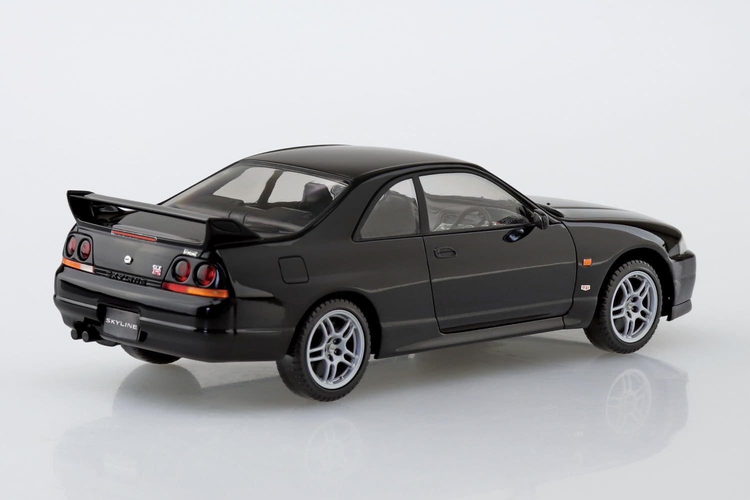 Aoshima 1/32 RakuPla Snap Kit No.21-BK Nissan R33 Skyline GT-R (Black)