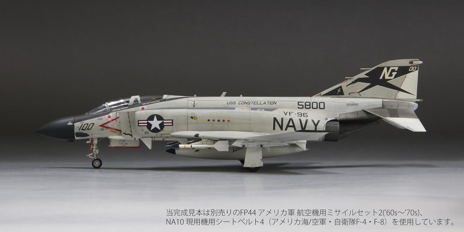 Fine Mold FF04 1/72 Jet Planes Series American F-4J Fighter Jets VF-96 Showtime 100