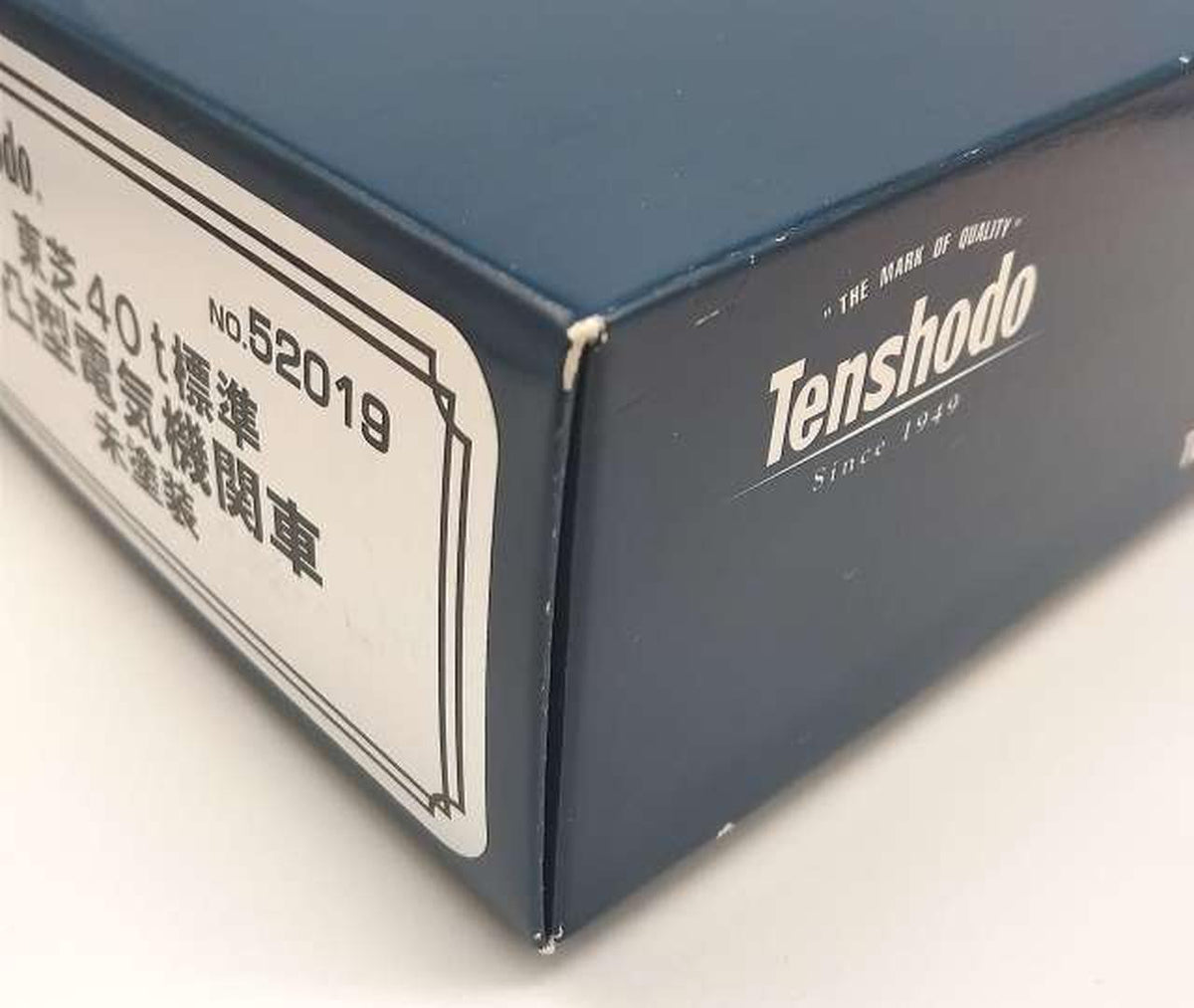 Tenshodo Toshiba 40T Standard Bulge-Type Electric Locomotive Plastic Model Collection - Banzai Thrifting | BanzaiHobby