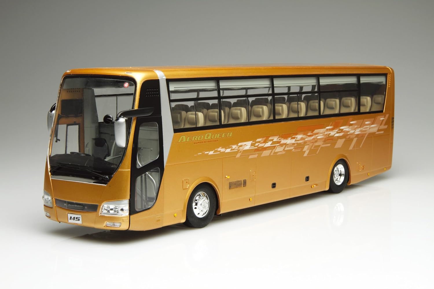 Fujimi 1/32 BUS Series No.4 EX-1 Mitsubishi Fuso Aero Queen Super High Decker (Bus Guide & Bus Driver Figure Included) - BanzaiHobby