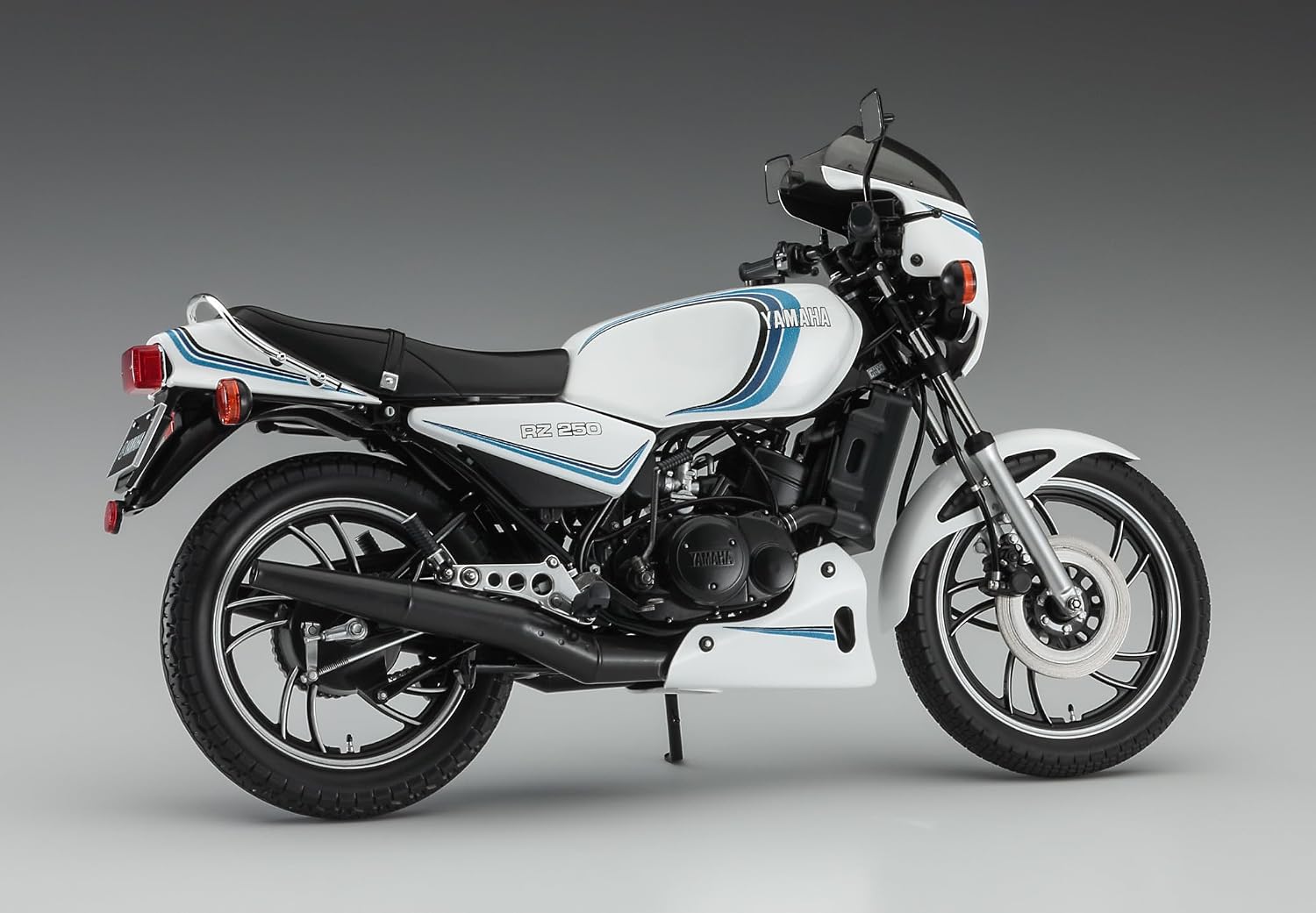 Hasegawa 21758 1/12 Yamaha RZ250 (4L3) w/Cowl (1982)