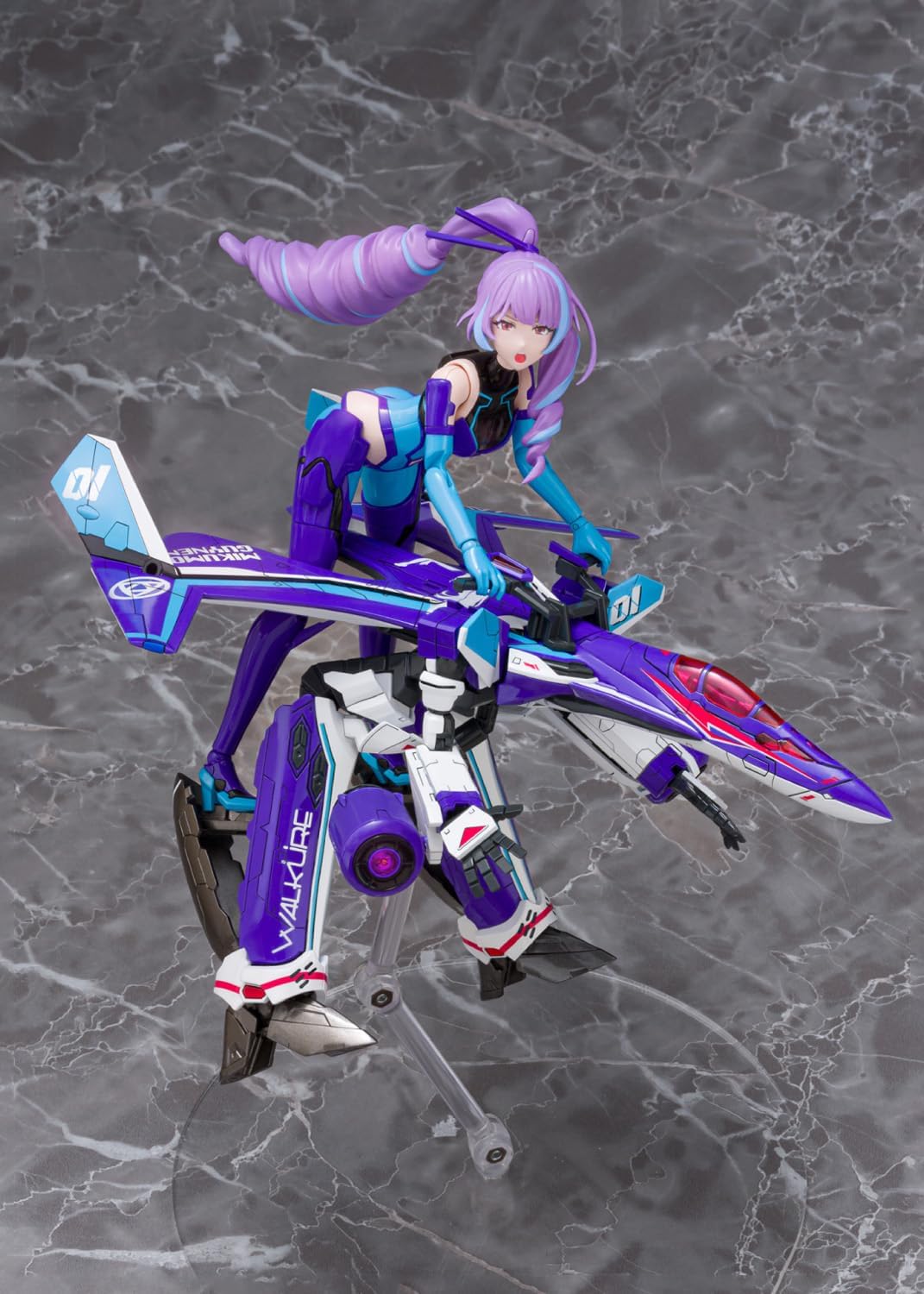 Aoshima V.F.G. No.MC-17 Macross Delta VF-31J Siegfried Mikumo Guynemer - BanzaiHobby