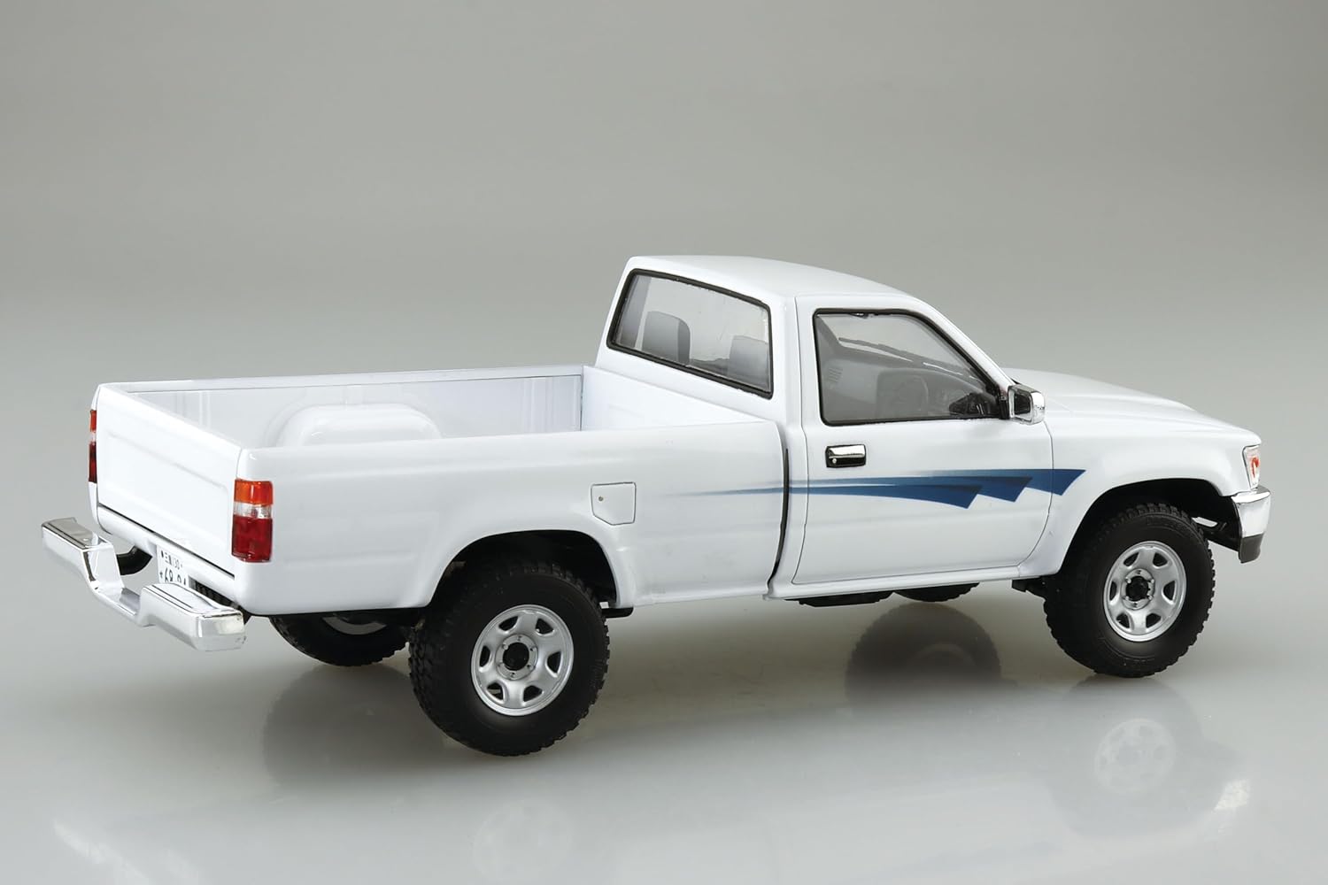Aoshima 1/24 The Tuned Car Series No.93 LN106 Hilux Long Bed Street Custom '94 (Toyota) - BanzaiHobby