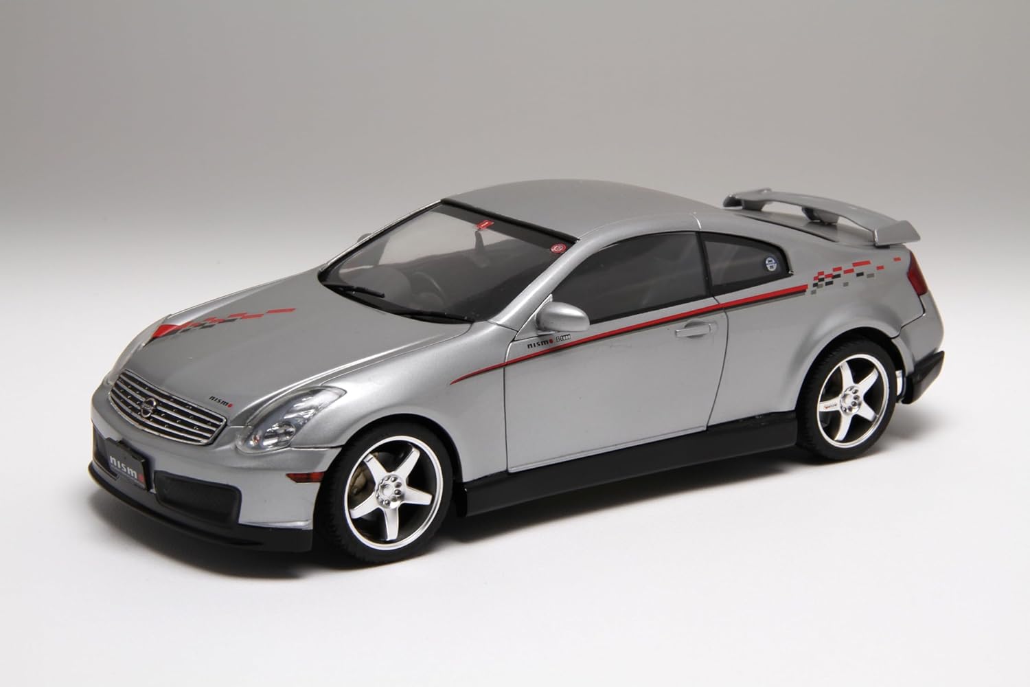 Fujimi ID1004 1/24 Nissan Skyline Coupe 350GT/ Nismo (V35) w/Nismo 40th Anniversary Assembly Case