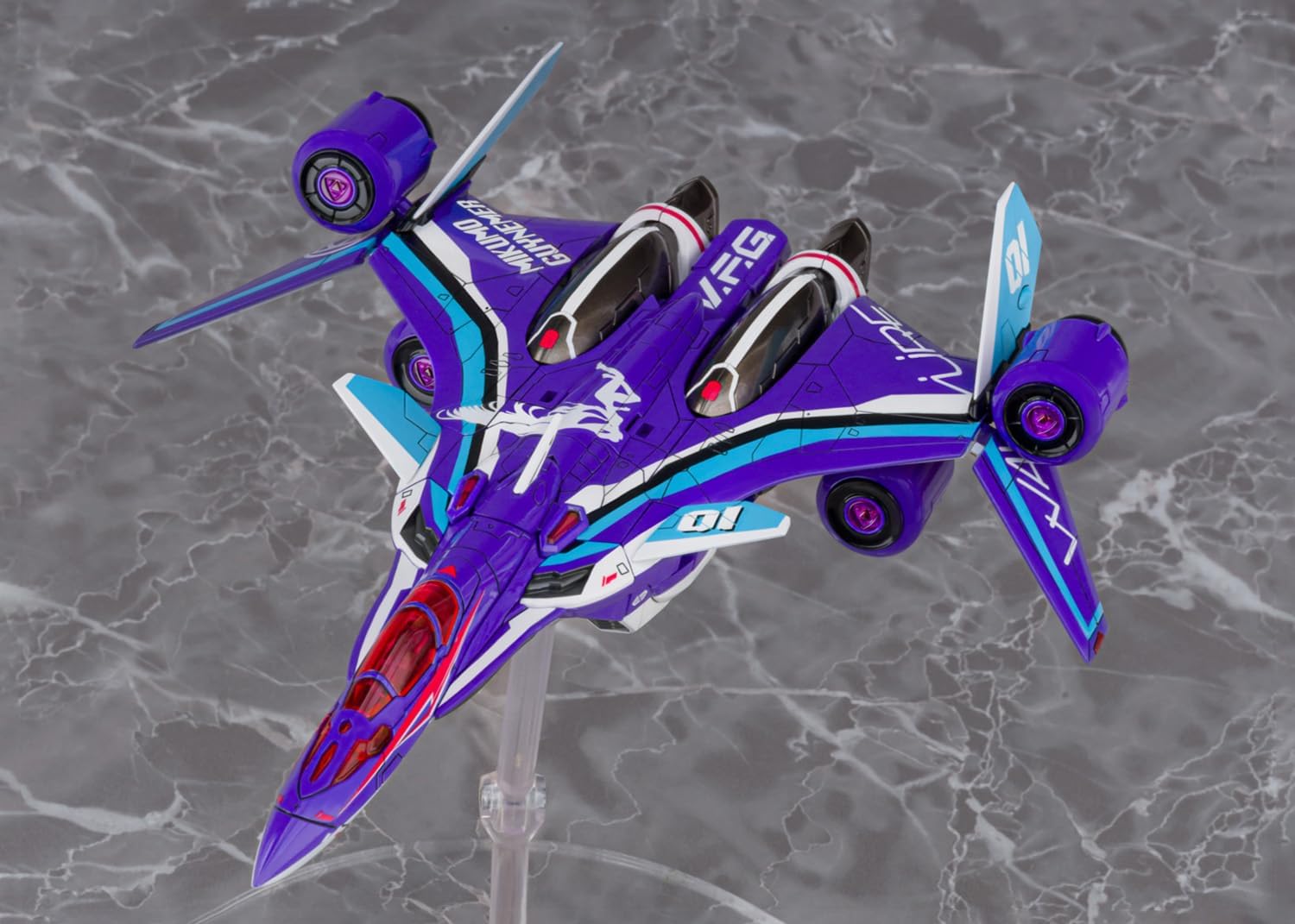 Aoshima V.F.G. No.MC-17 Macross Delta VF-31J Siegfried Mikumo Guynemer - BanzaiHobby