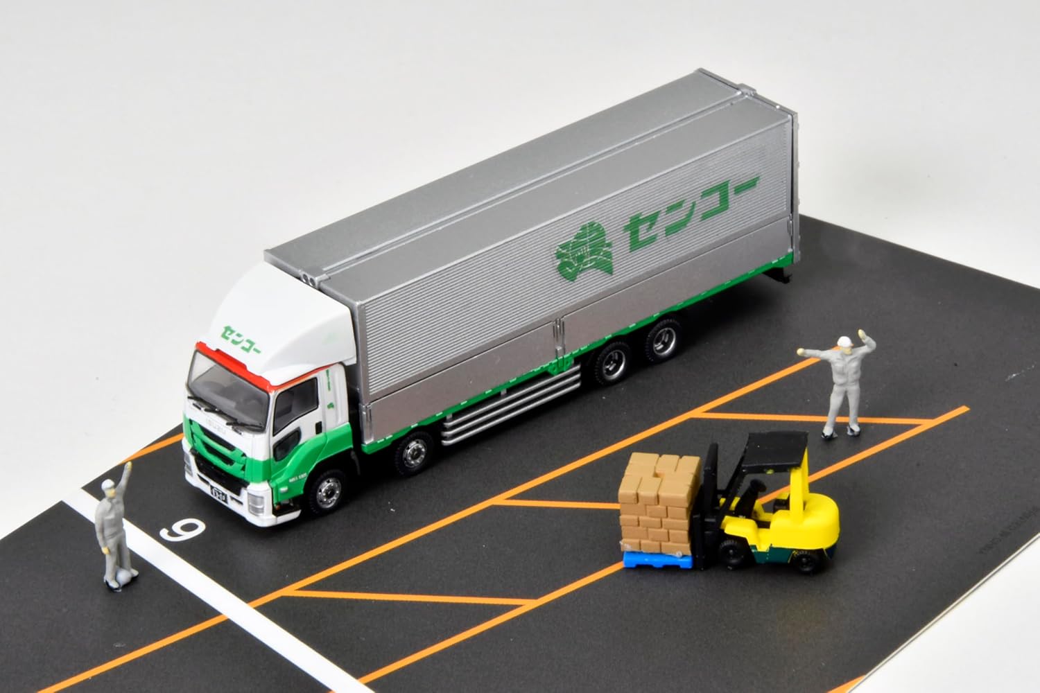 TOMYTEC Truck Collection Logistics Site Wing Van Set F Senko