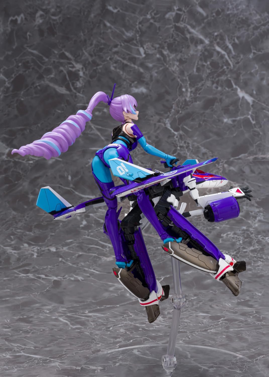 Aoshima V.F.G. No.MC-17 Macross Delta VF-31J Siegfried Mikumo Guynemer - BanzaiHobby
