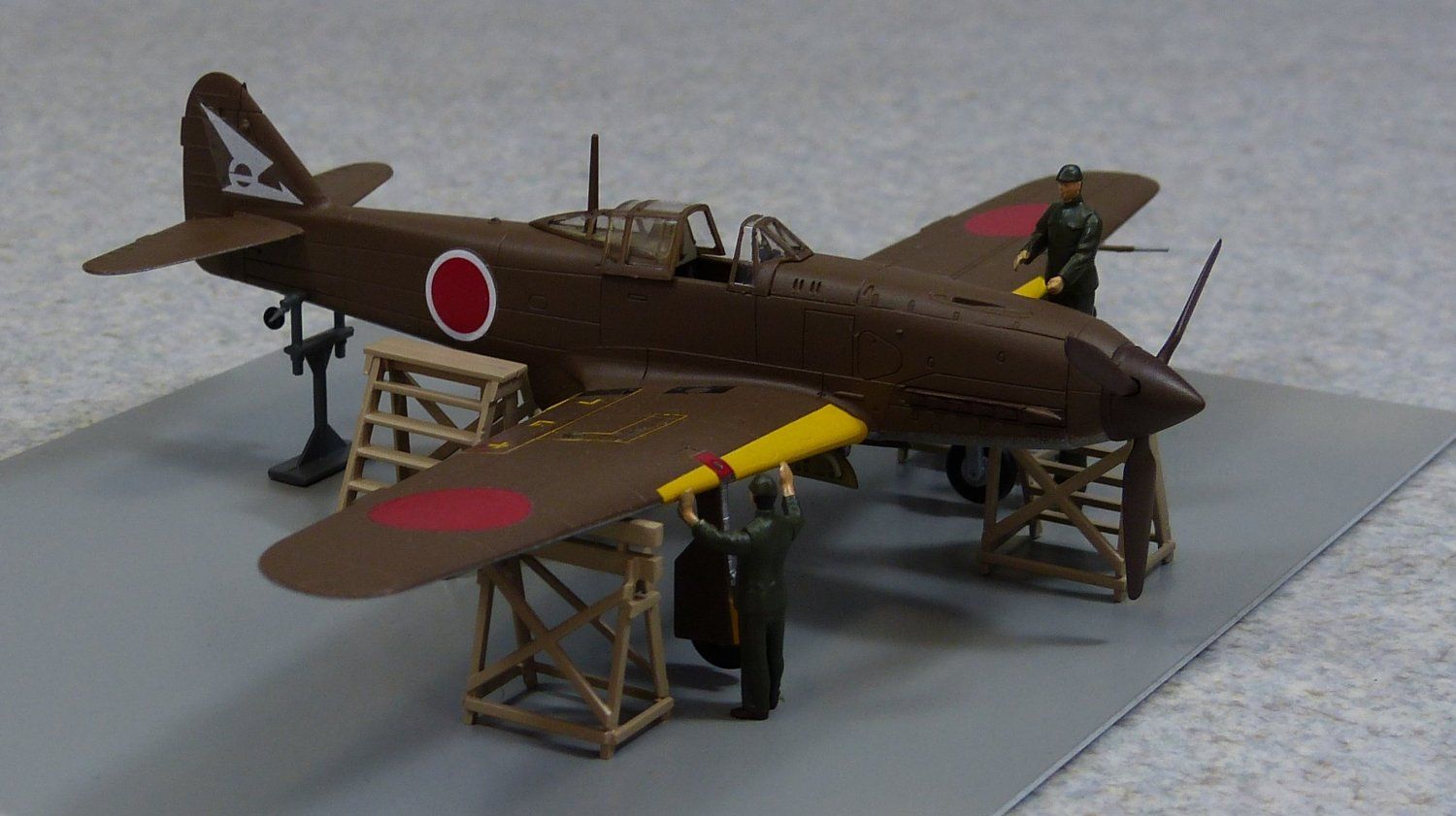 Aoshima Kawasaki Ki-61 II Hien Teardrop Shaped Windshield 1/72 - BanzaiHobby