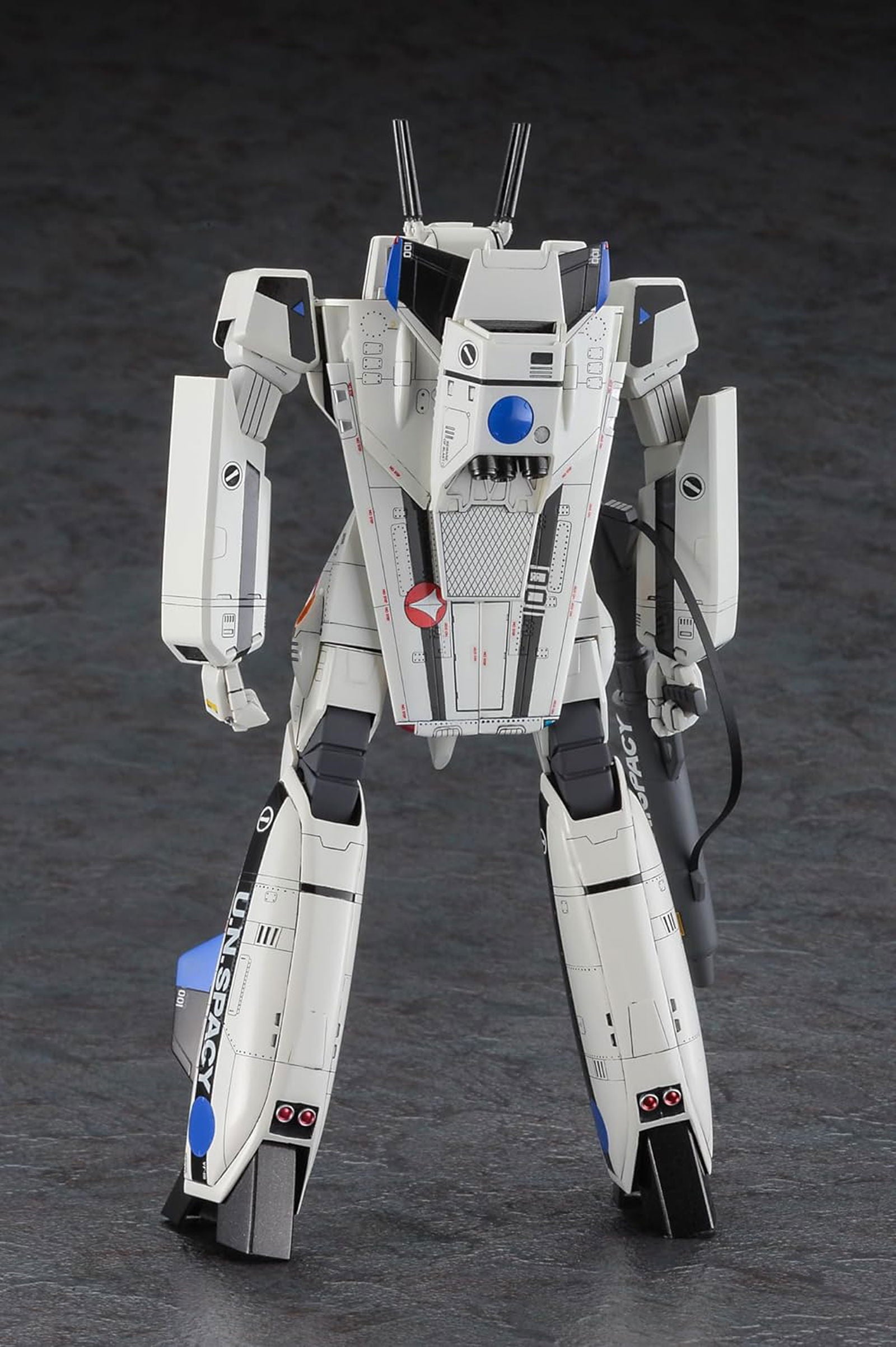 Hasegawa 65884 Super Dimension Fortress Macross VF-1S Battroid Valkyrie Max, 1/72 Scale Plastic Model - BanzaiHobby