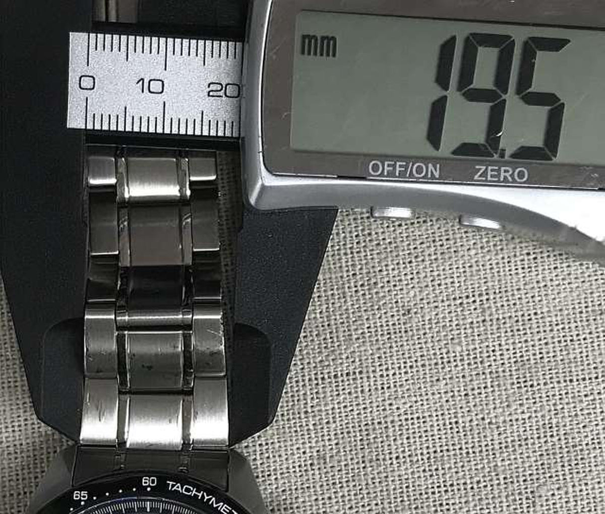 SEIKO Quartz Wristwatch 8T63-00D0