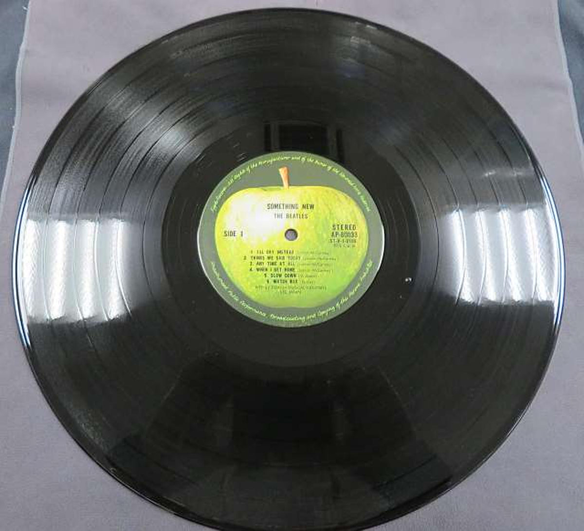 TOSHIBA EMI A disc from the Toshiba Musical Industries era AP-80033