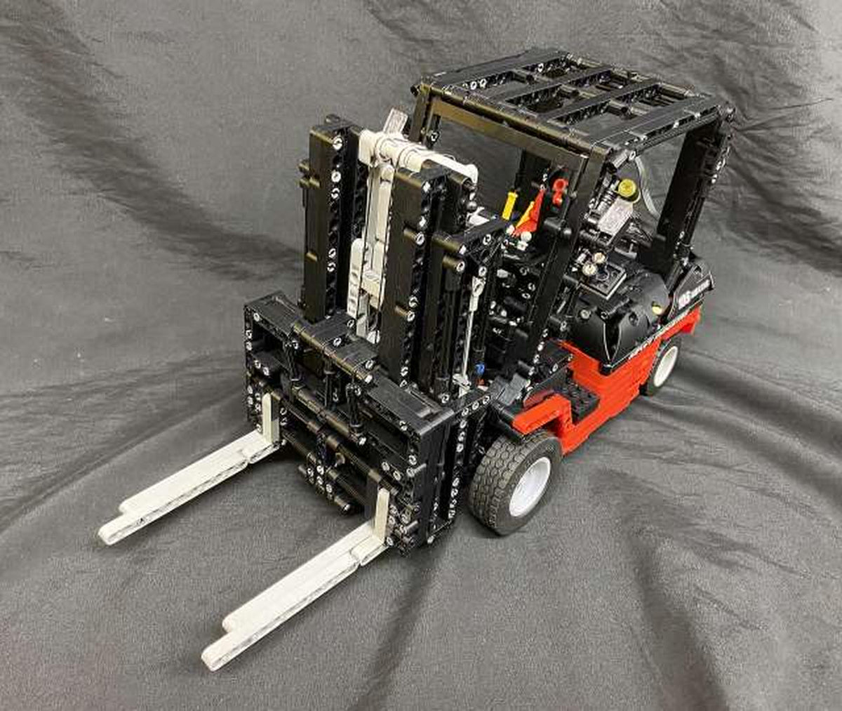 MOULD KING [With Power Supply] Forklift RC 13106 - Banzai Thrifting | BanzaiHobby