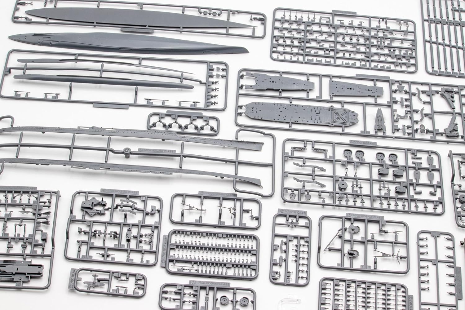 Fujimi FH-50 1/700 Japanese Navy Heavy Cruiser Mogami (1942)