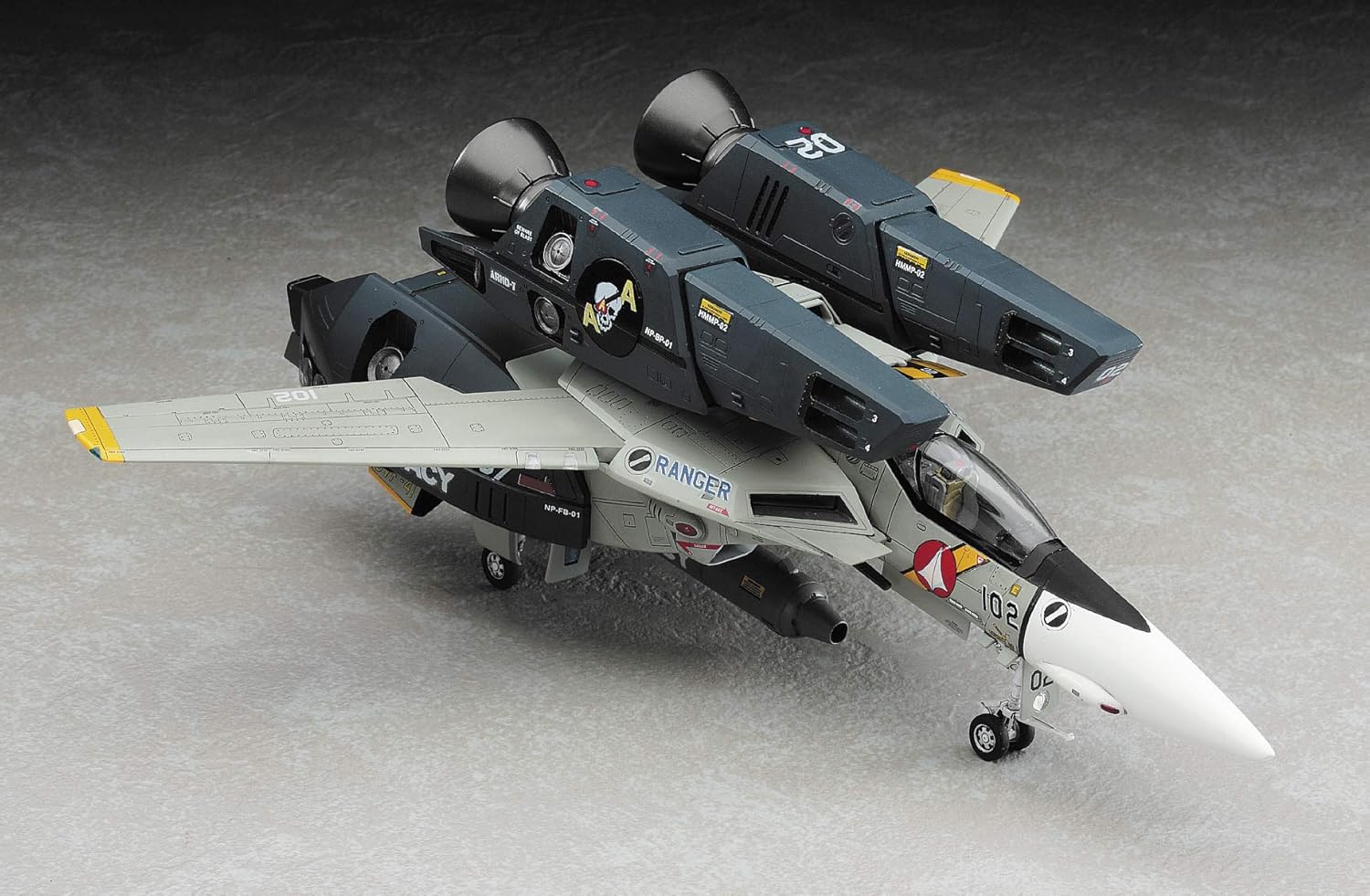 Hasegawa 65782 1/72 VF-1J Super/Strike Valkyrie SVF-41 Black Aces (Macross) - BanzaiHobby