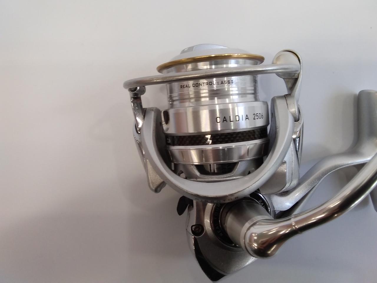 daiwa caldia 2506 spinning reel 25 FC LT2500S AIRDRIVE Design Reduces the reels overall weight and starting inertia Daiwa Caldia 2506 Spinning Reel