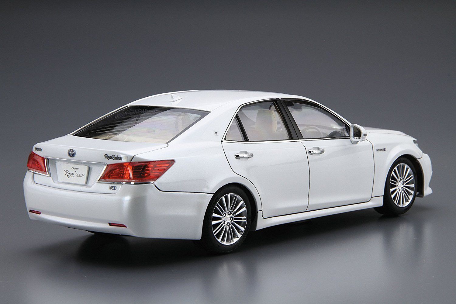 Aoshima Toyota GRS210/AWS210 Crown Royal Saloon G'15 - BanzaiHobby