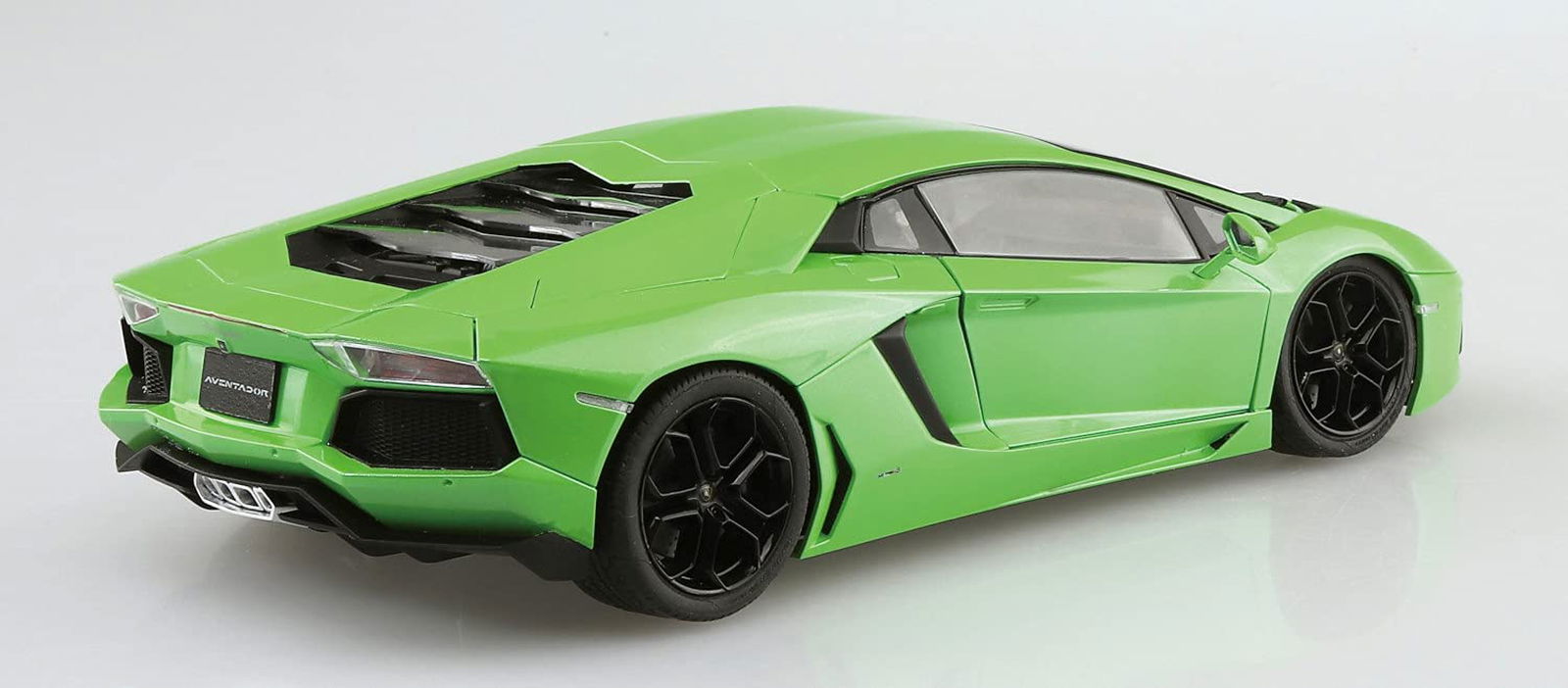 Aoshima `11 Lamborghini Aventador Green - BanzaiHobby