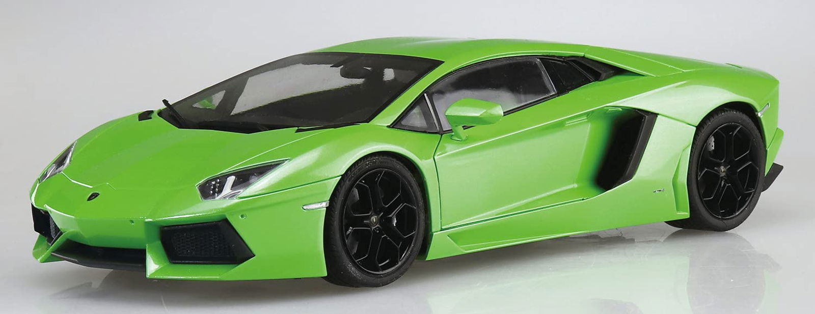 Aoshima `11 Lamborghini Aventador Green - BanzaiHobby