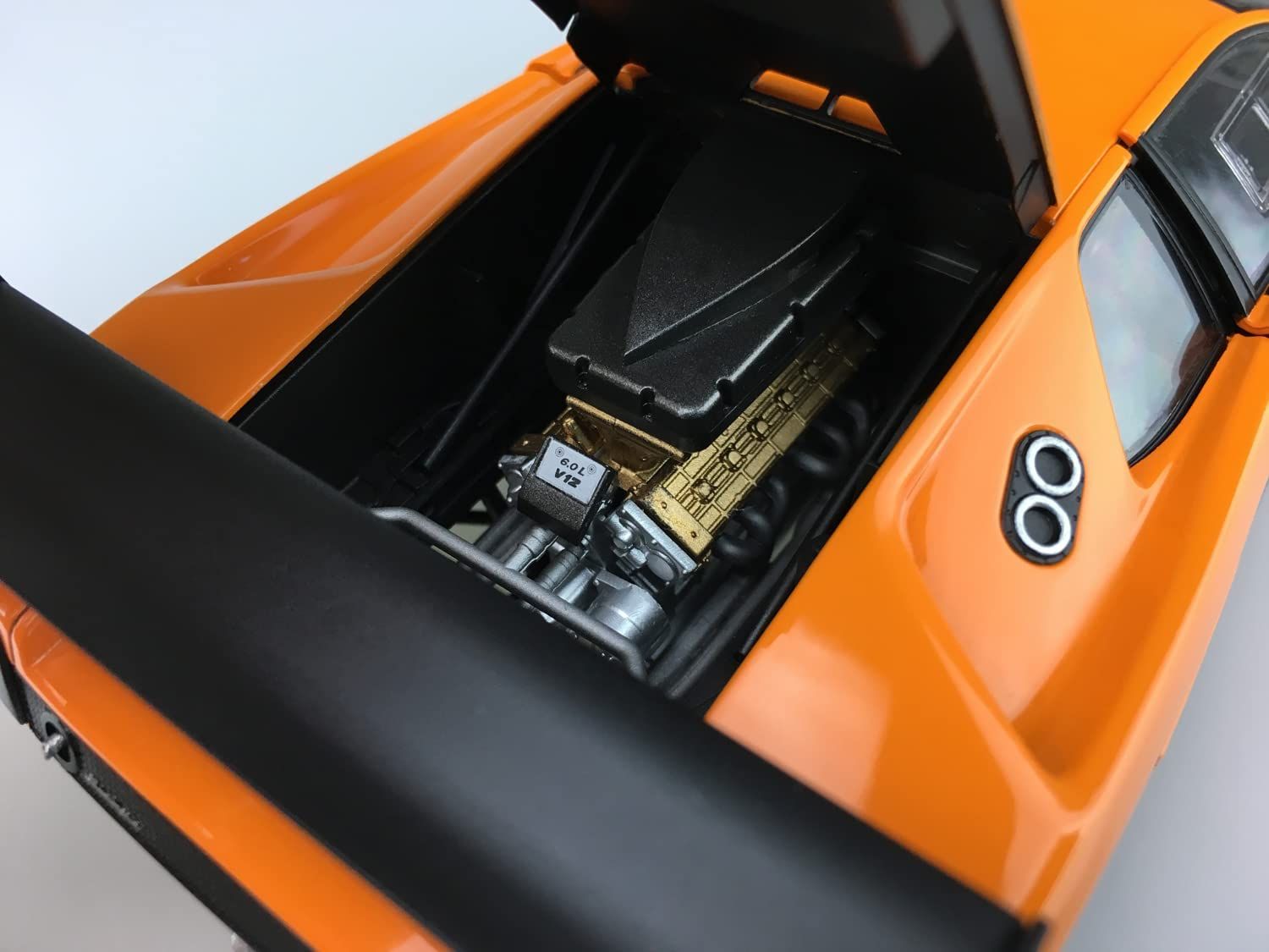 Aoshima `99 Lamborghini Diablo GTR - BanzaiHobby