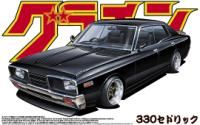 Aoshima CEDRIC 4Dr HT 2000 SGL-E - BanzaiHobby