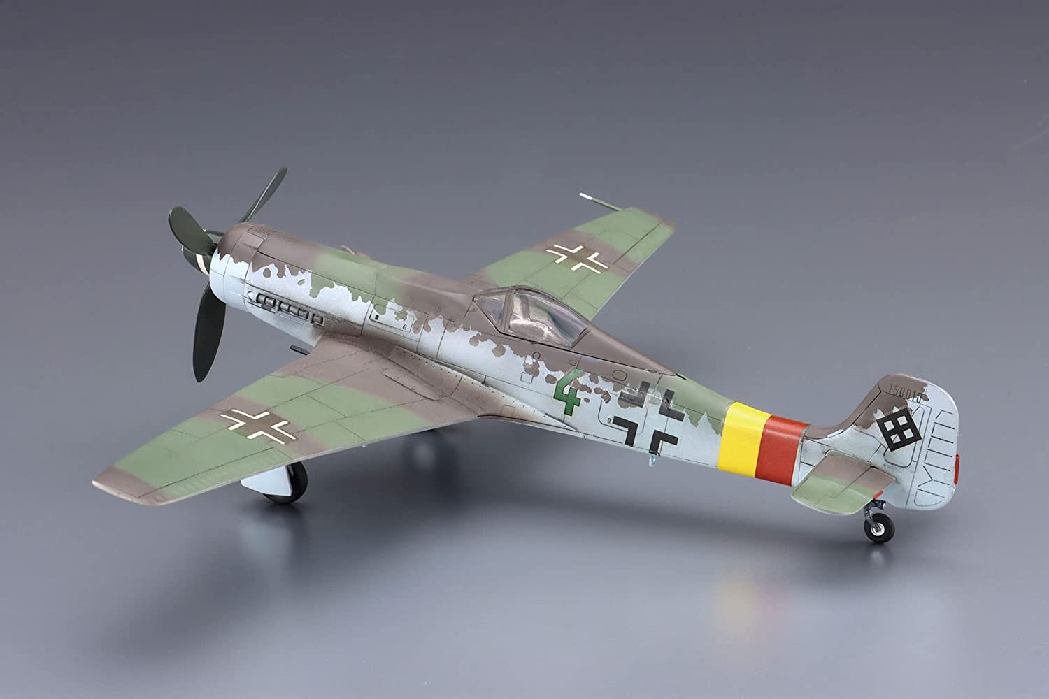 Aoshima FockeWulf Ta152H-0 - BanzaiHobby