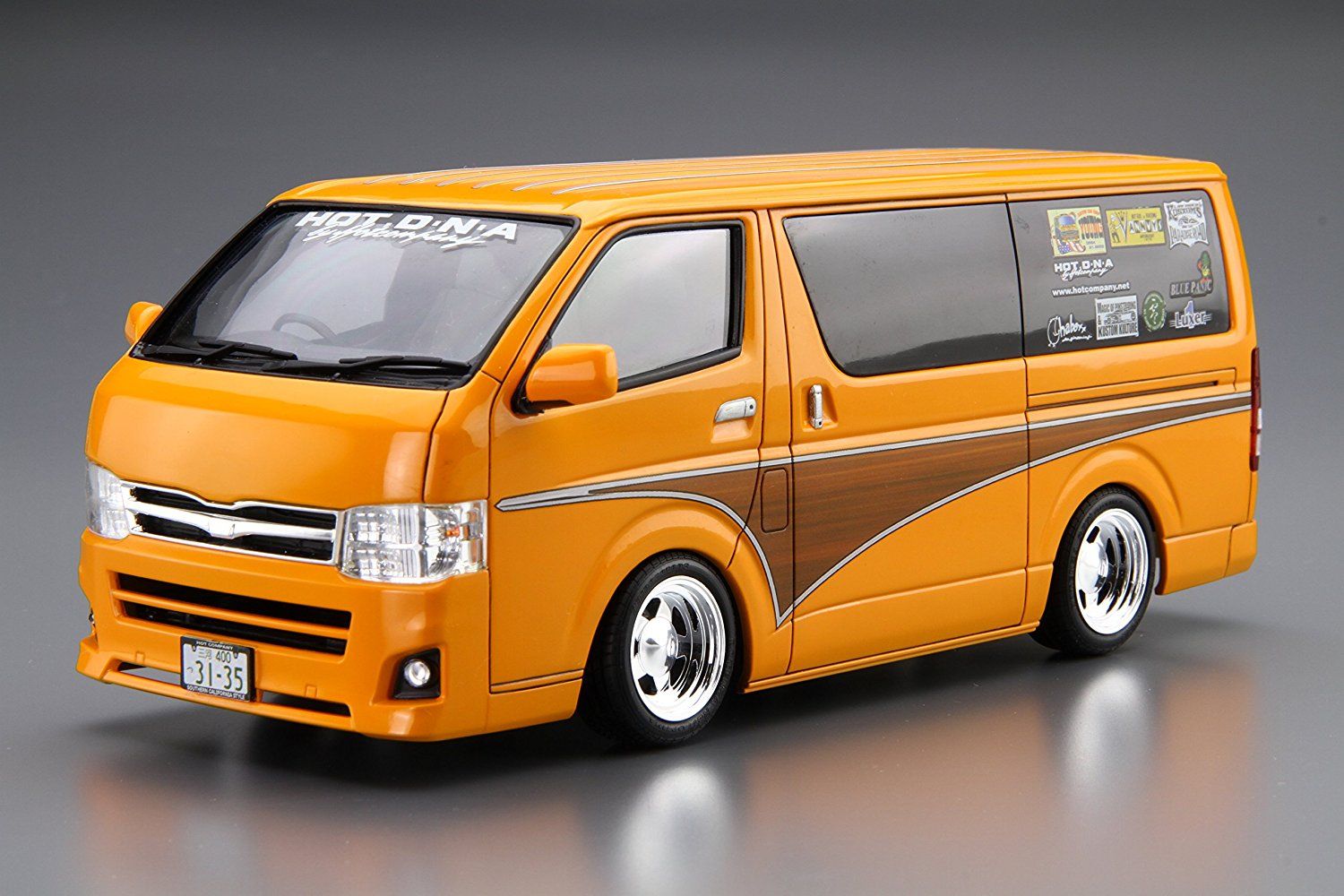 Aoshima Hot Company TRH200V Hiace '12 (Toyota) - BanzaiHobby