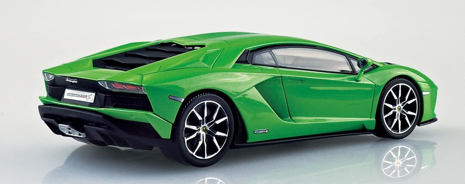 Aoshima Lamborghini Aventador S (Pearl Green) - BanzaiHobby