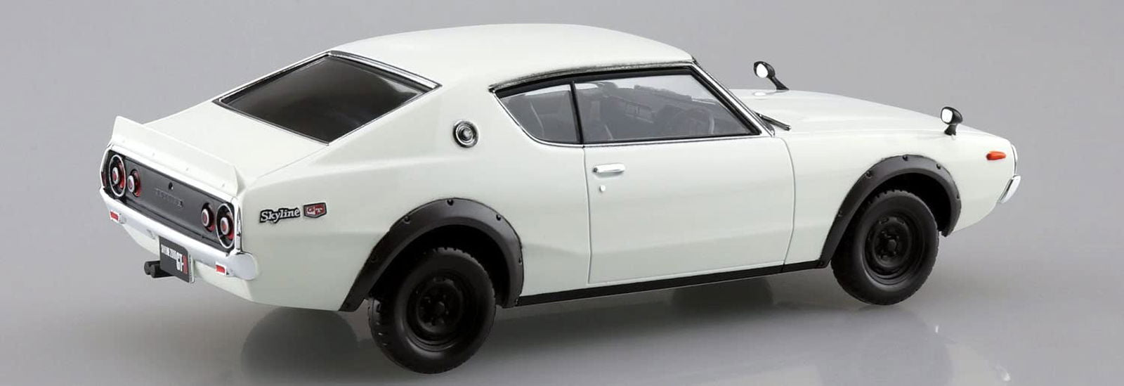 Aoshima Nissan C110 Skyline GT-R (White) - BanzaiHobby