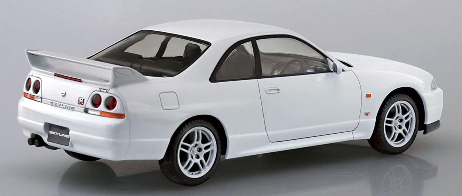 Aoshima Nissan R33 Skyline GT-R (White) - BanzaiHobby