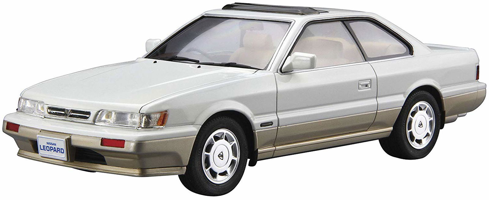 Aoshima Nissan UF31 Leopard Ultima V30 Twincam Turbo `90 - BanzaiHobby