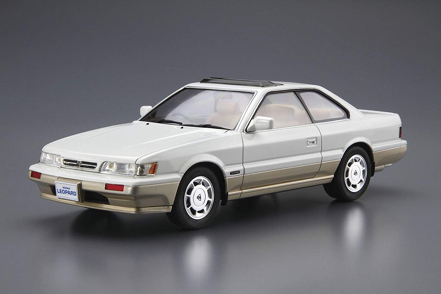 Aoshima Nissan UF31 Leopard Ultima V30 Twincam Turbo `90 - BanzaiHobby