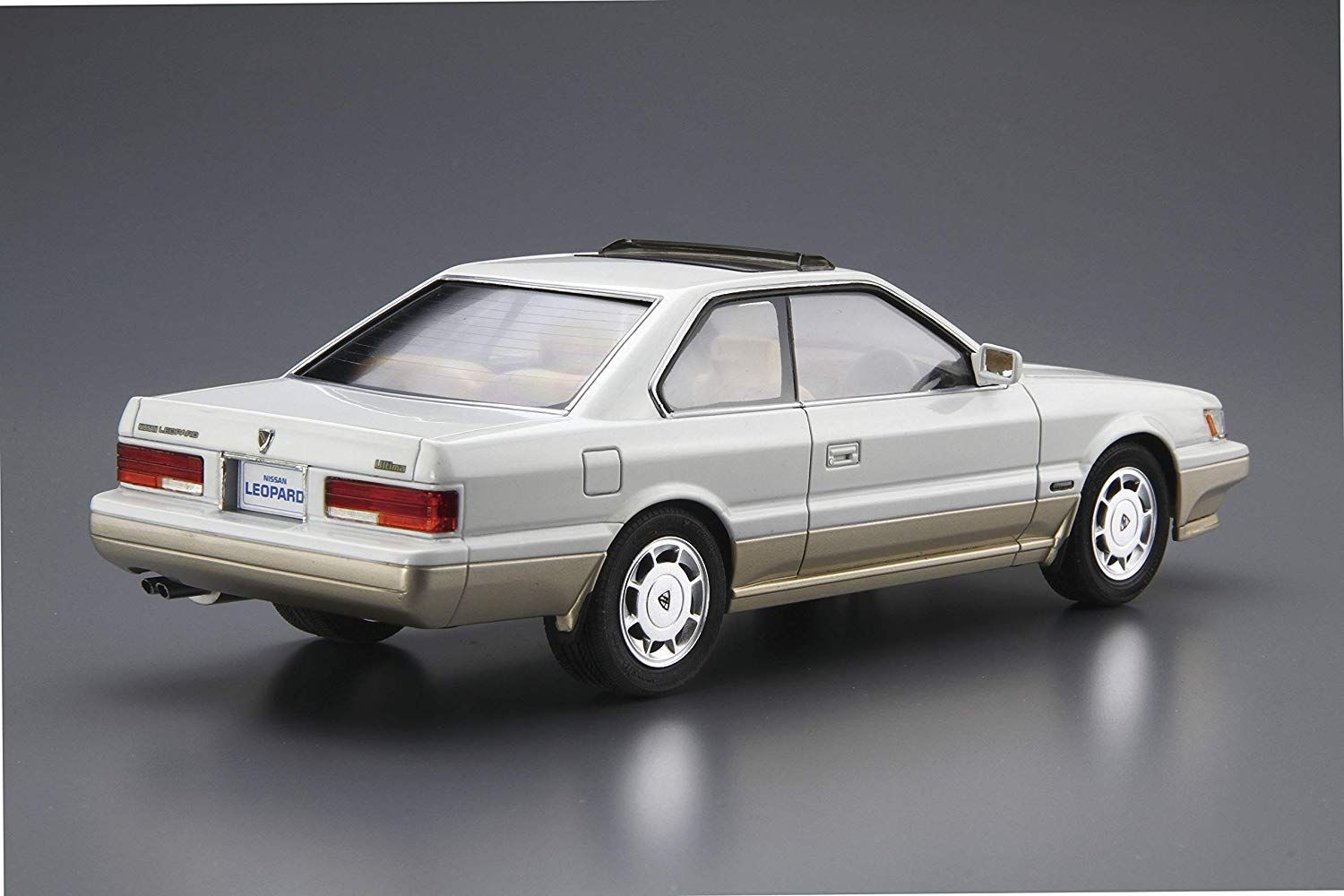 Aoshima Nissan UF31 Leopard Ultima V30 Twincam Turbo `90 - BanzaiHobby
