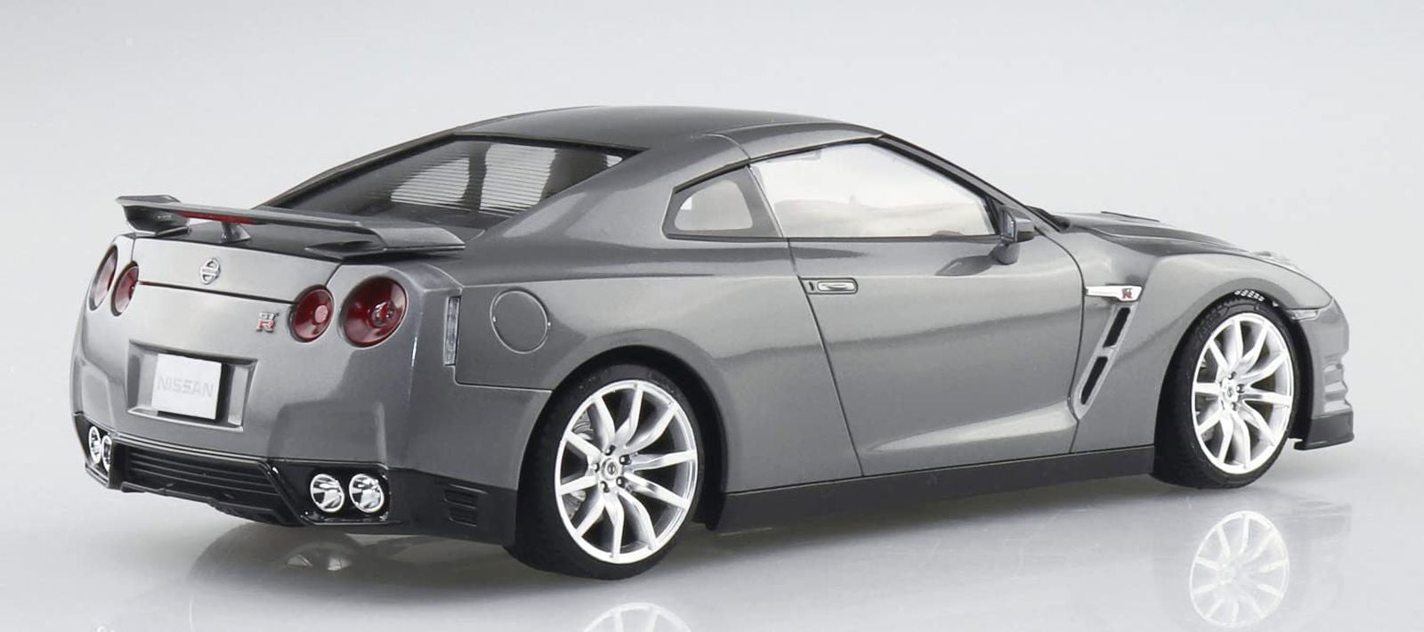 Aoshima Nissn R35 GT-R `14 Dark Metal Gray - BanzaiHobby