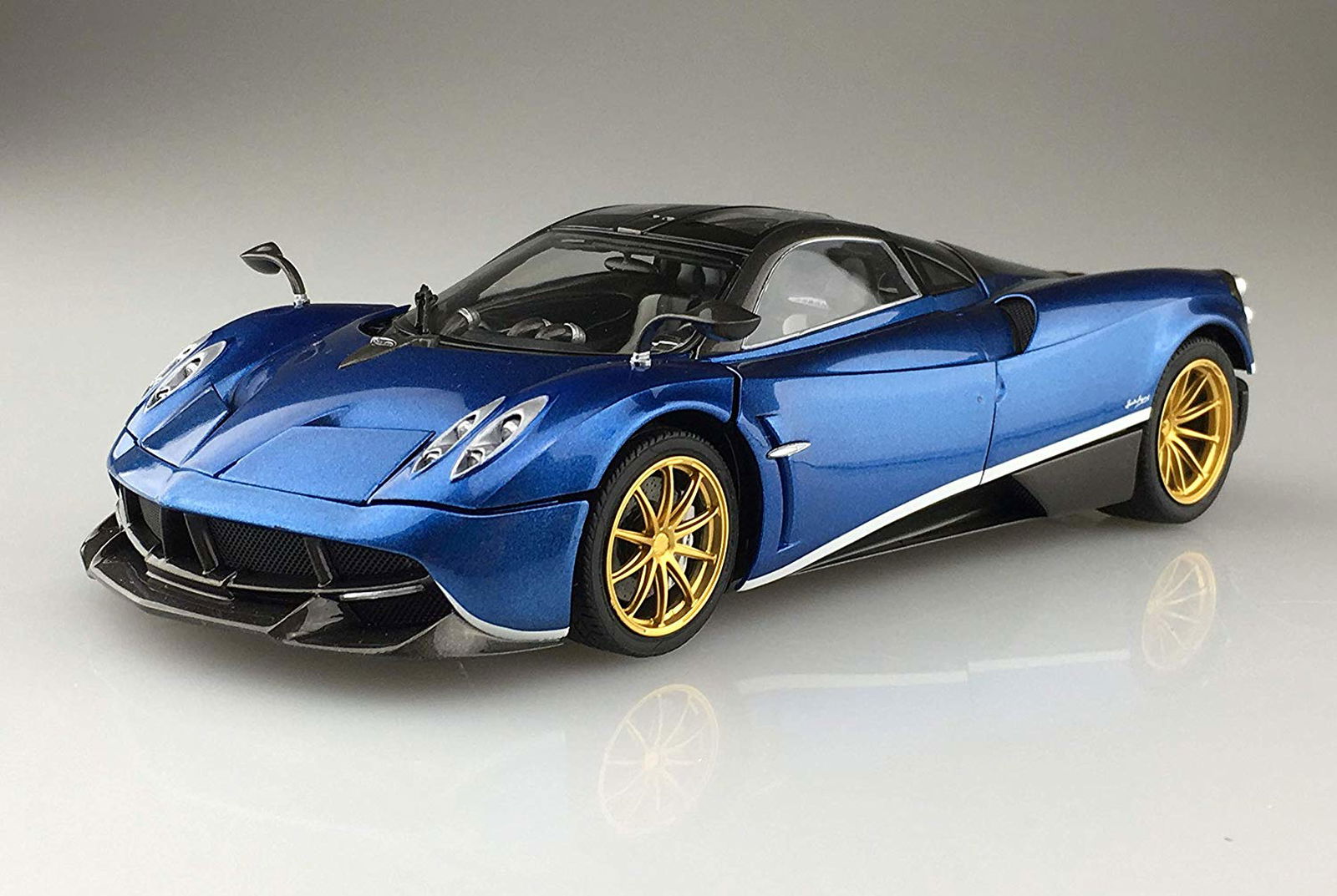 Aoshima Pagani Huayra Pacchetto Tempesta - BanzaiHobby