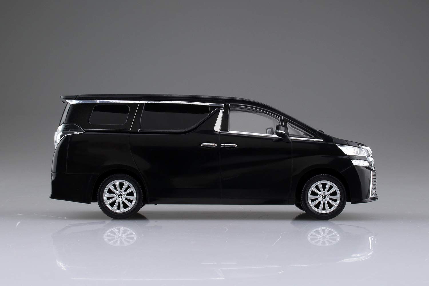 Aoshima Toyota Vellfire (Black) - BanzaiHobby