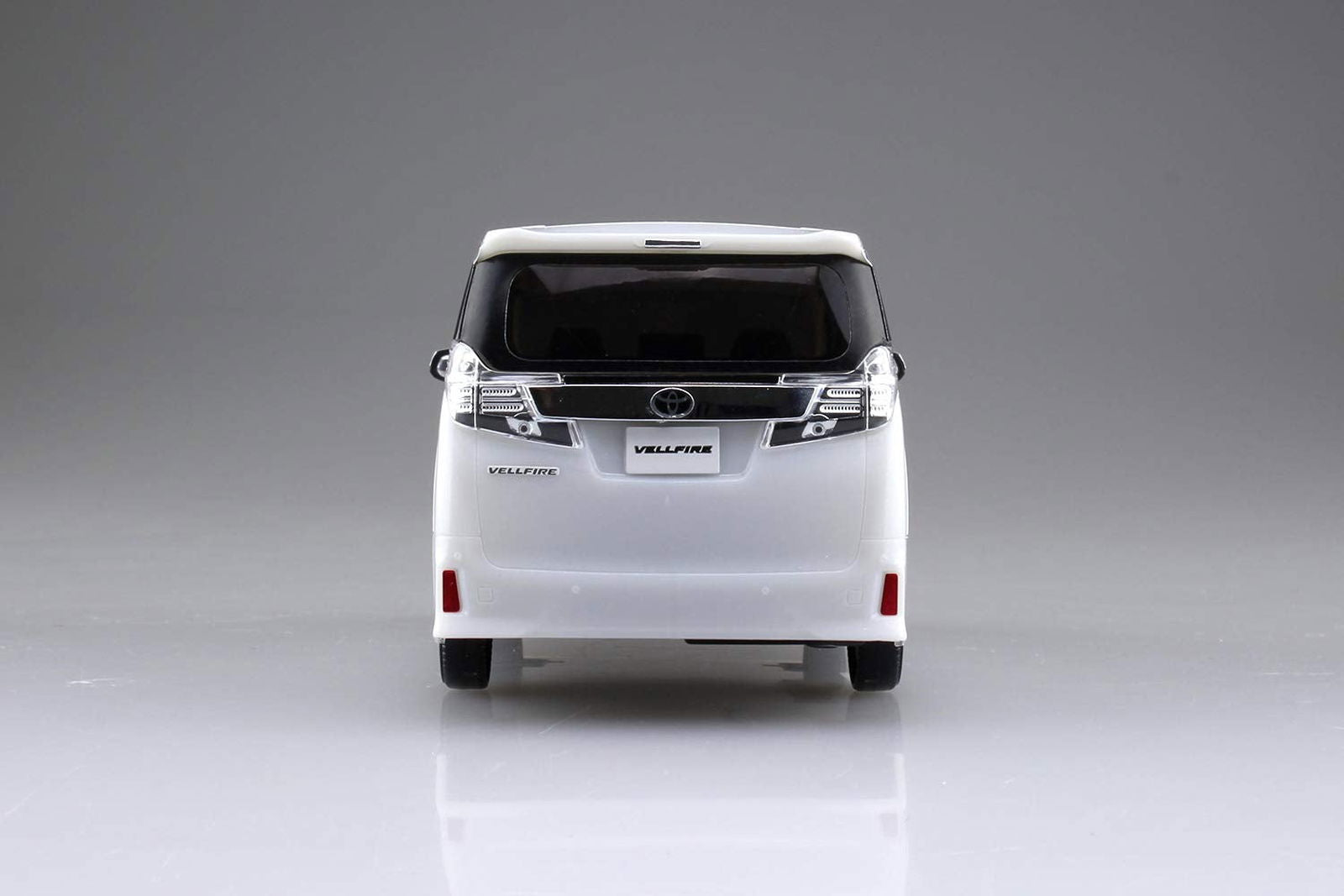 Aoshima Toyota Vellfire (White Pearl Crystal Shine) - BanzaiHobby