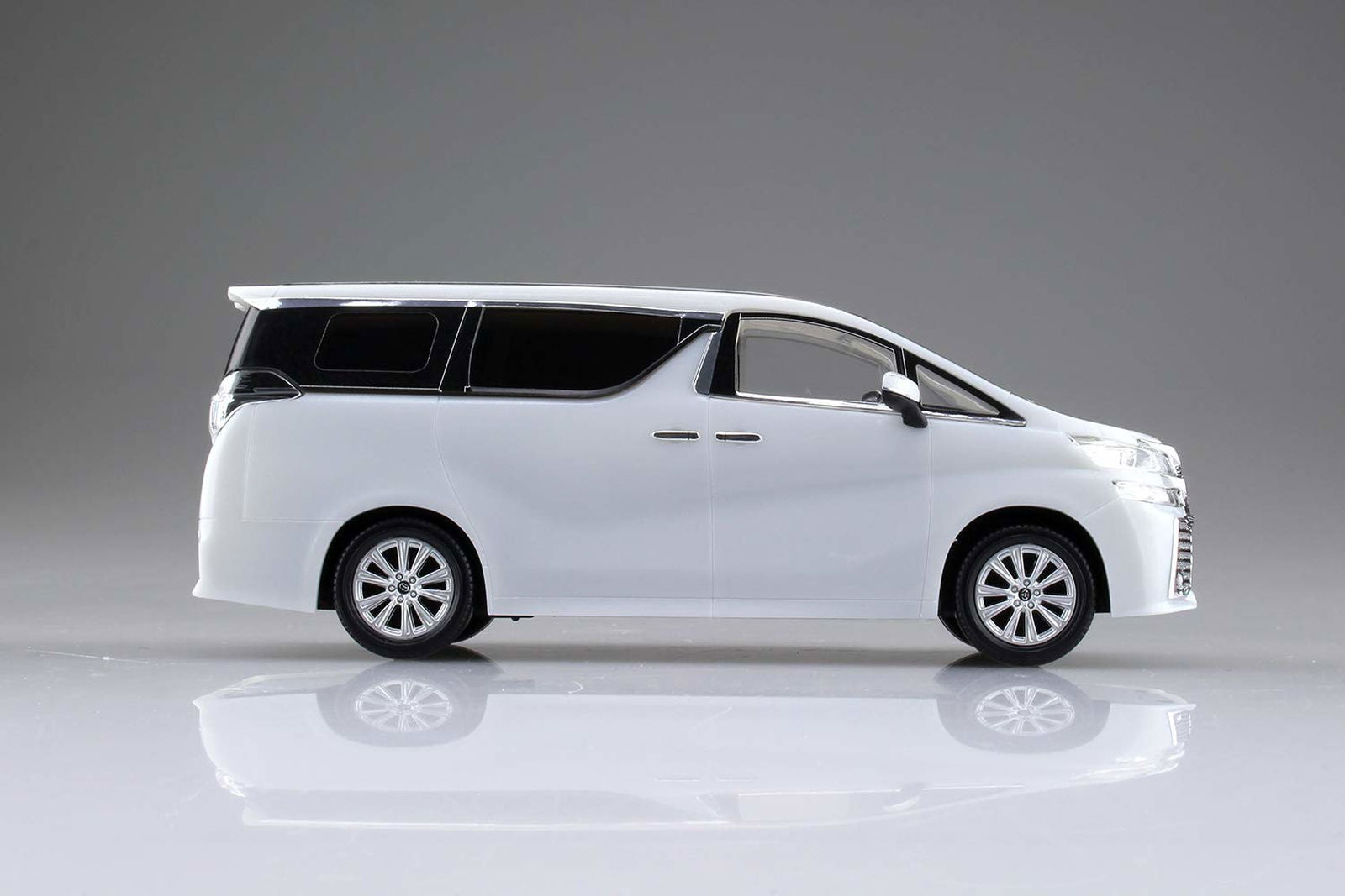 Aoshima Toyota Vellfire (White Pearl Crystal Shine) - BanzaiHobby