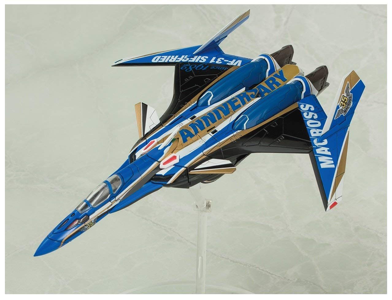 Aoshima VFG Macross Delta VF-31J Siegfried 35th Anniversary - BanzaiHobby