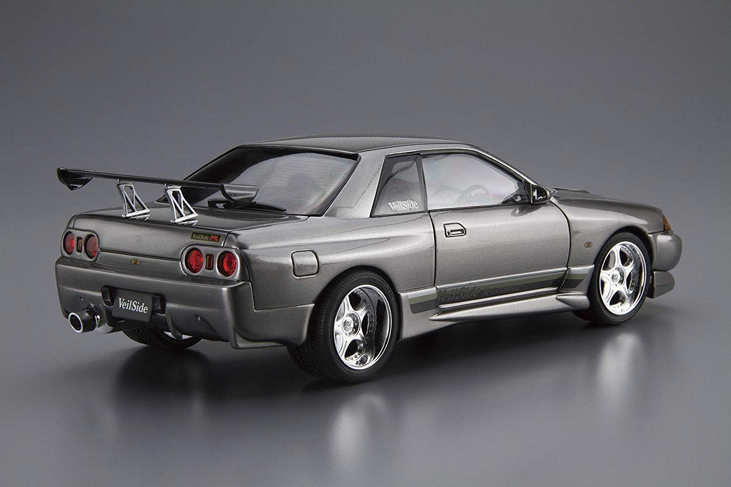 Aoshima VeilSide Combat Model BNR32 Skyline GT-R `90 (Nissan) - BanzaiHobby