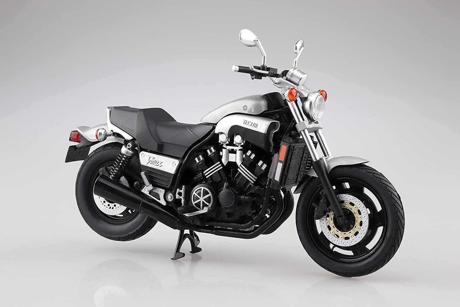 Aoshima Yamaha Vmax New Silver Dust - BanzaiHobby
