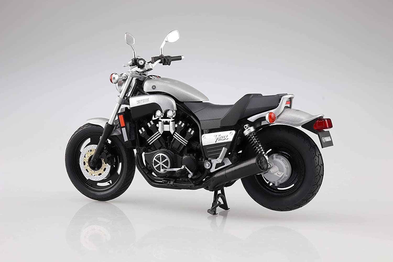 Aoshima Yamaha Vmax New Silver Dust - BanzaiHobby