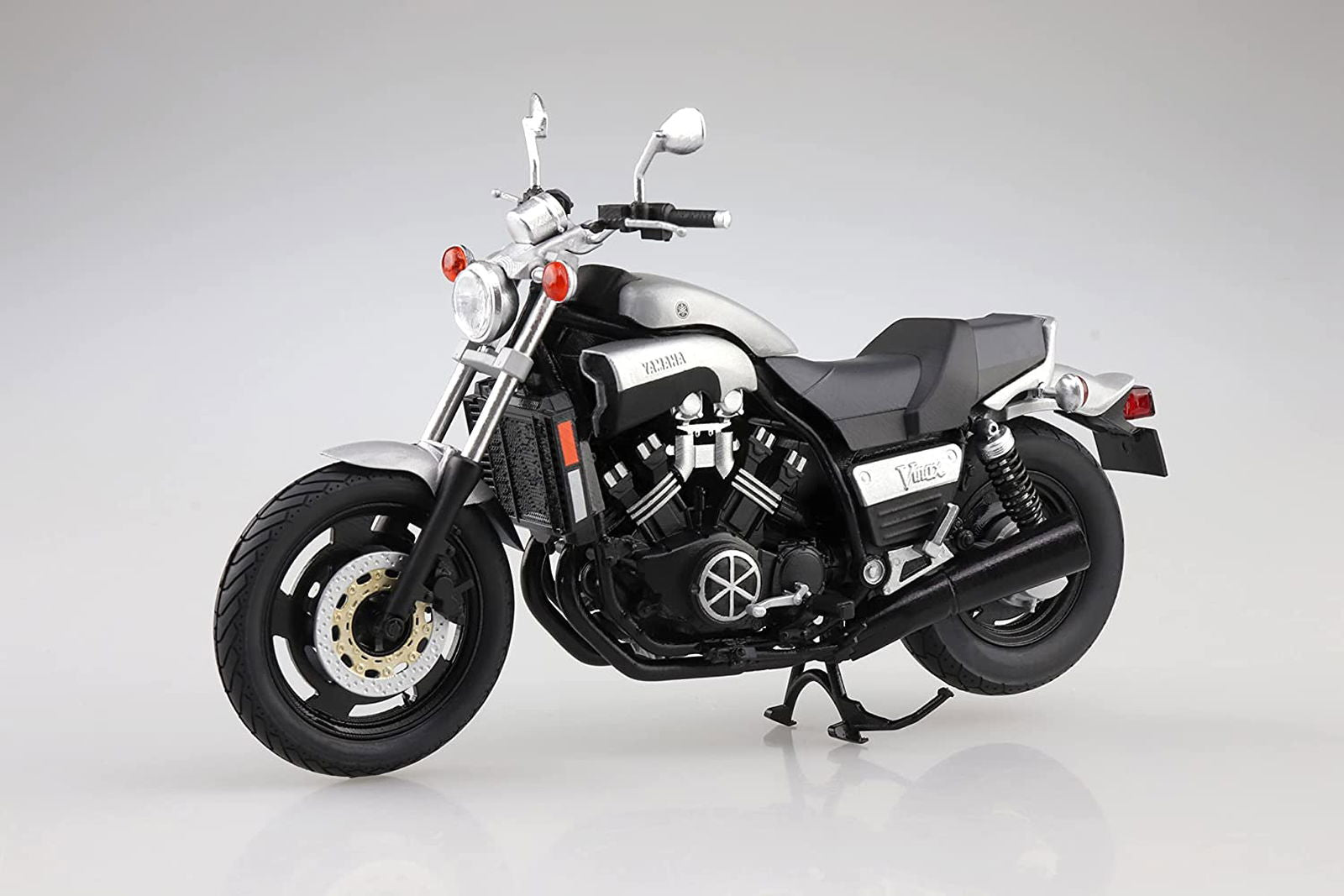 Aoshima Yamaha Vmax New Silver Dust - BanzaiHobby