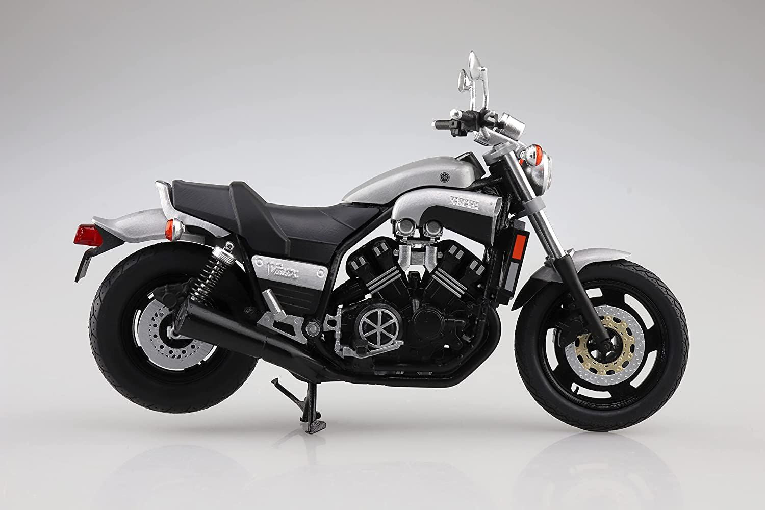 Aoshima Yamaha Vmax New Silver Dust - BanzaiHobby