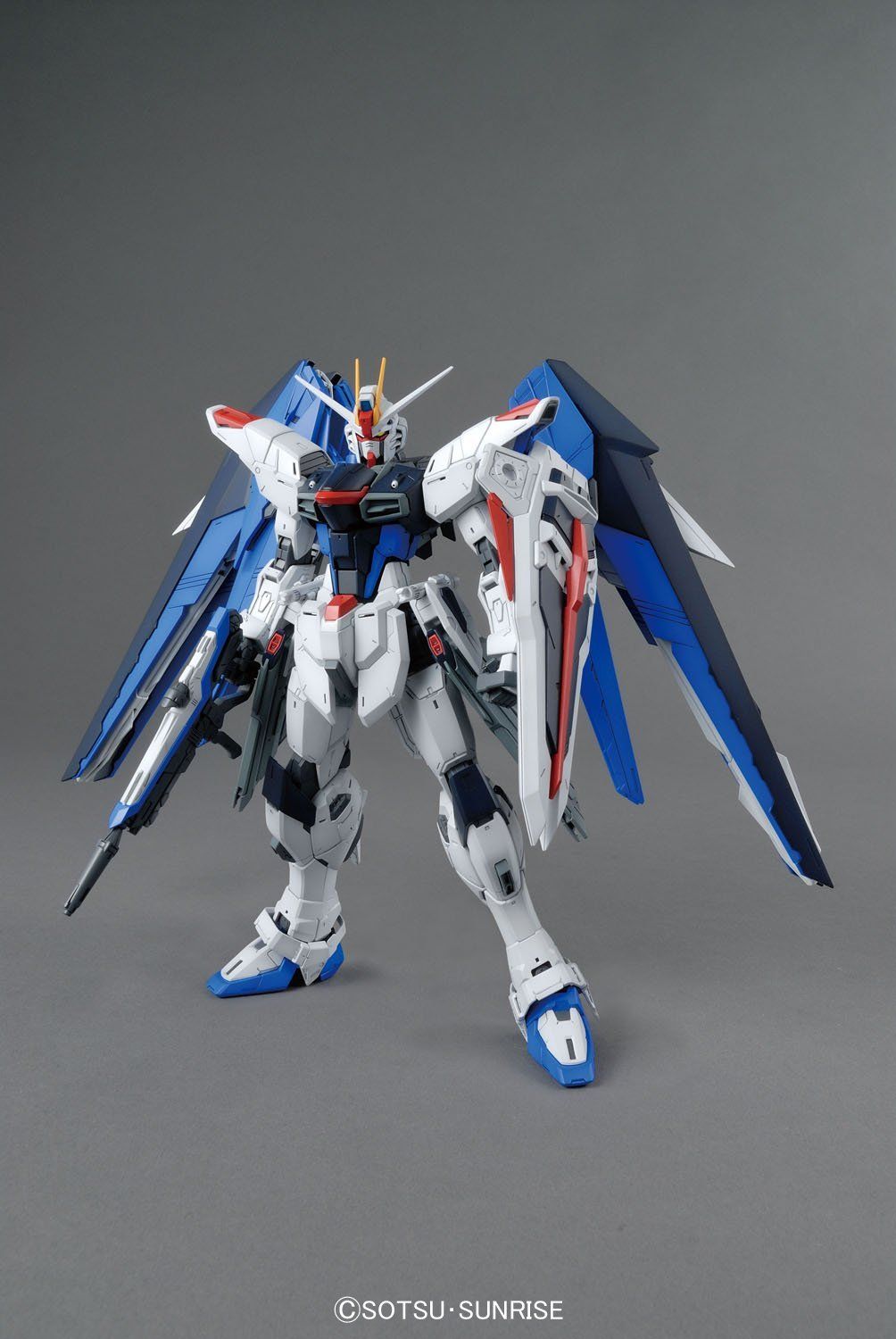 Bandai MG ZGMF-X10A FREEDOM GUNDAM Ver.2.0 - BanzaiHobby
