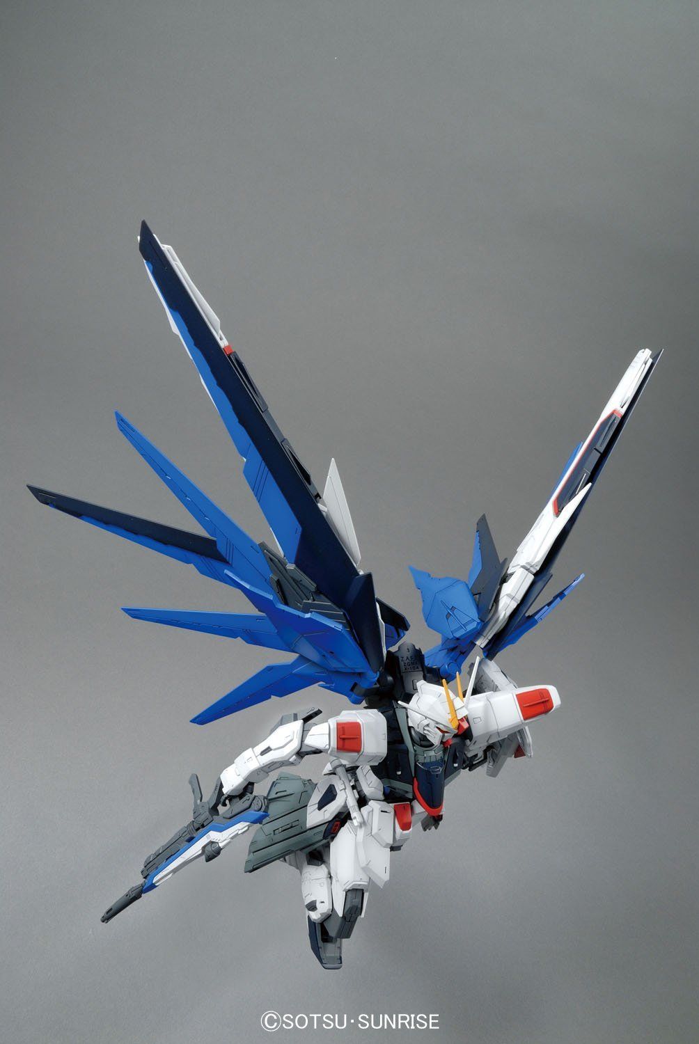 Bandai MG ZGMF-X10A FREEDOM GUNDAM Ver.2.0 - BanzaiHobby