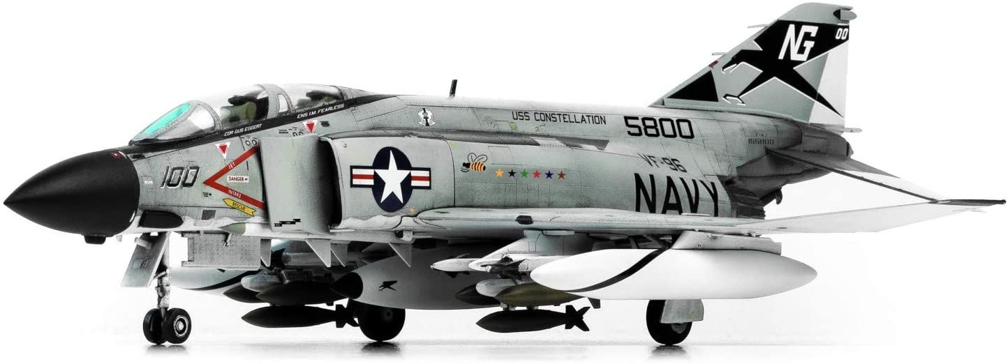 Doyusha US Navy F-4J Phantom II `Showtime100` - BanzaiHobby