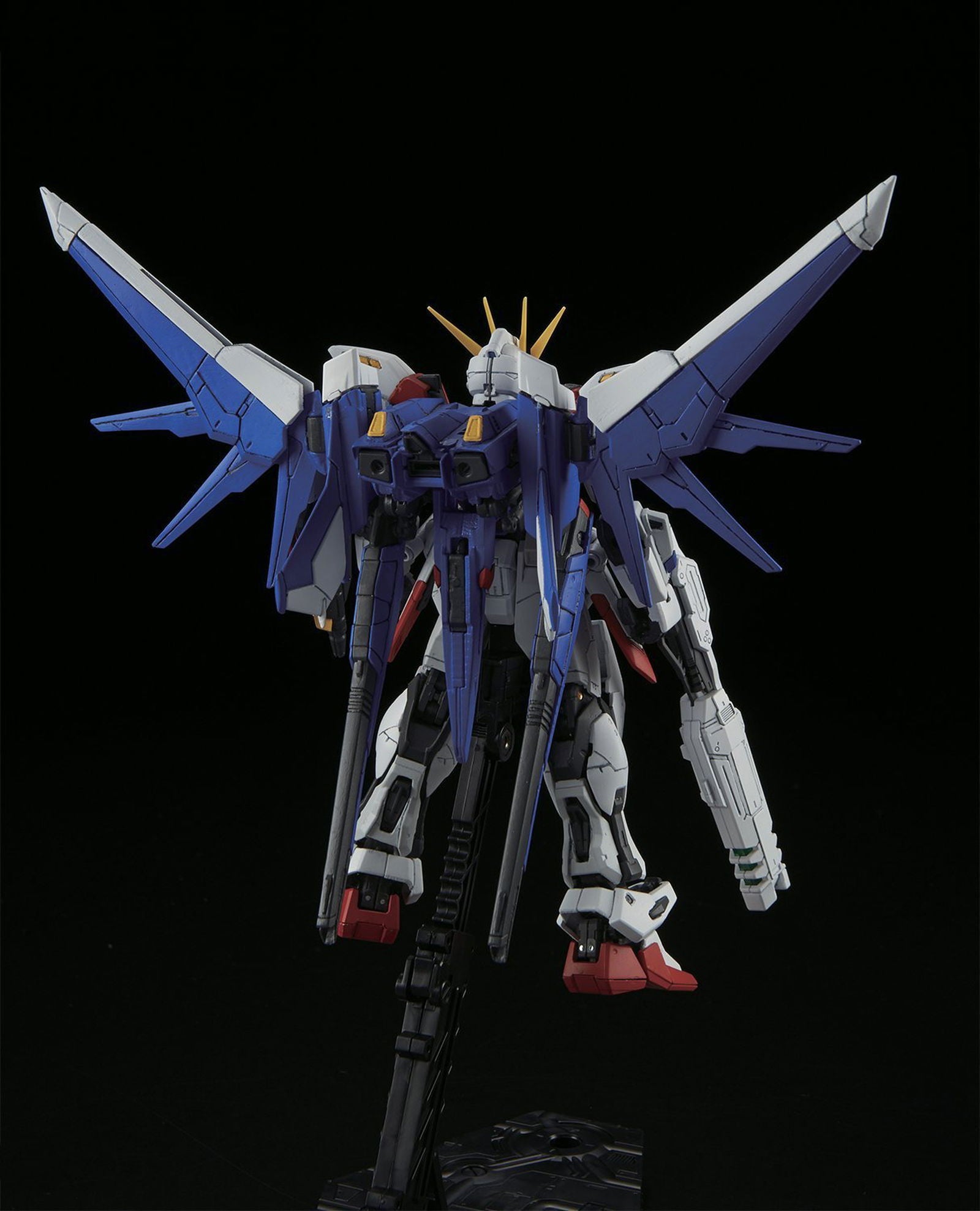 Bandai RG GAT-X105B/FP Build Strike Gundam Full Packag - BanzaiHobby