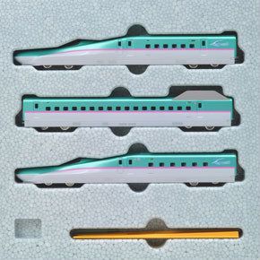 KATO 10-857 E5 Shinkansen Basic Set, Hayabusa/Falcon Basic 3 Car Set - BanzaiHobby