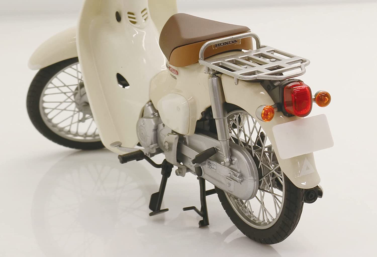 Fujimi Honda Super Cub110 (Virgin Beige) - BanzaiHobby