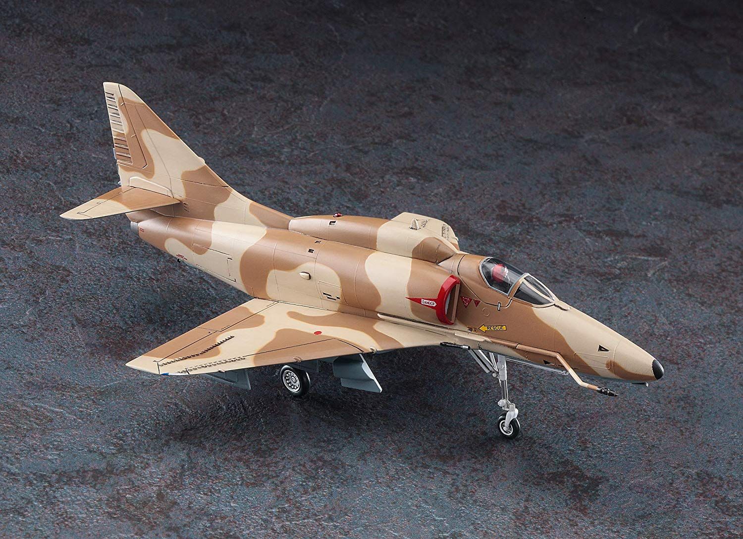 Hasegawa [Area88] A-4F Sky Hawk `Greg Gates` - BanzaiHobby